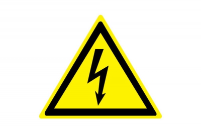 W08 Опасность поражения электрическим током (Пленка 300 х 300)